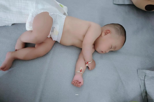 襄阳宝宝脸上有白色斑块 襄阳宝宝脸上有白色斑块